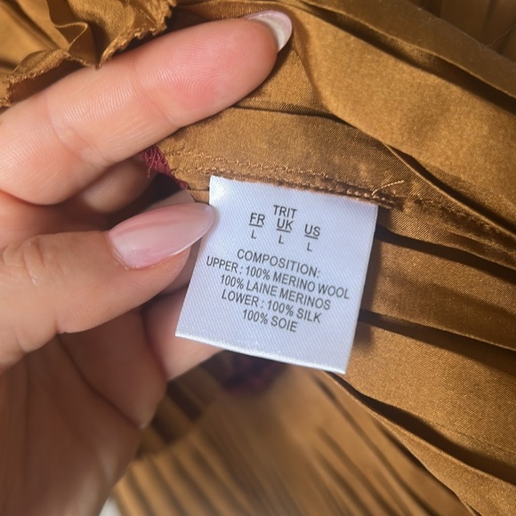 Manoush Merino and Silk sweater, colourblock tiered ruffle button size large - Picture 7 of 9